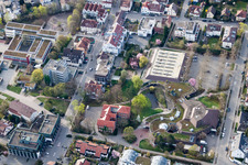 Dachkonstruktion auf dem Gebäude der Sporthalle im Ortsteil Korntal in Korntal-Münchingen im Bundesland Baden-Württemberg, Deutschland