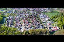 Siedlung Gartenstadt von Süden in Kandel im Bundesland Rheinland-Pfalz, Deutschland