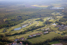 Soufflenheim , Golfclub Soufflenheim Baden-Baden im Bundesland Bas-Rhin, Frankreich von der Drohne aus gesehen