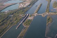 Gambsheim, Schleuse im Bundesland Bas-Rhin, Frankreich aus der Luft