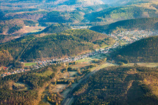Hinterweidenthal im Bundesland Rheinland-Pfalz, Deutschland von einer Drohne aus