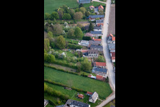 Schrägluftbild von Grougis im Bundesland Aisne, Frankreich