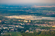Daimler von Nordosten im Ortsteil Rheinau in Rastatt im Bundesland Baden-Württemberg, Deutschland