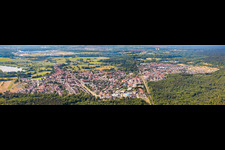 Panorama der Stadt von Norden in Jockgrim im Bundesland Rheinland-Pfalz, Deutschland