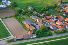 Drohnenaufname von Stoffhalle Kissenzauber in der Brehmstr im Ortsteil Minderslachen in Kandel im Bundesland Rheinland-Pfalz, Deutschland