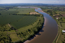 Schrägluftbild von Knie des River Severn near Oakle Street im Bundesland England, Großbritanien
