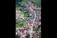 Drohnenbild von Schleithal im Bundesland Bas-Rhin, Frankreich