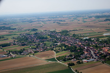Drohnenbild von Seebach im Bundesland Bas-Rhin, Frankreich