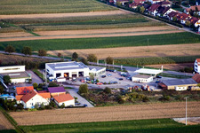 Luftbild von Autohaus Heinz Memmer in Freckenfeld im Bundesland Rheinland-Pfalz, Deutschland