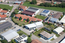 Gewerbegebiet Im Schwarzenbusch im Ortsteil Pfaffenrot in Marxzell im Bundesland Baden-Württemberg, Deutschland von oben gesehen