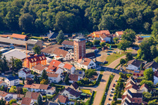 Maximilianstraße mit Ludovici Hochhaus in Jockgrim im Bundesland Rheinland-Pfalz, Deutschland