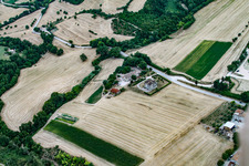 Schrägluftbild von Isola di Fano im Bundesland The Marches, Italien