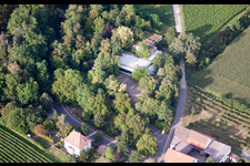 Firmengelände der SEKA Schutzbelüftung GmbH mit Hallen, Firmengebäuden und Produktionsstätten im Ortsteil Wollmesheim in Landau in der Pfalz im Bundesland Rheinland-Pfalz, Deutschland vom Flugzeug aus