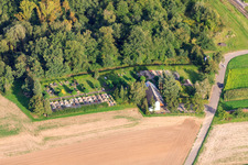 Luftbild von Friedhof in Barbelroth im Bundesland Rheinland-Pfalz, Deutschland