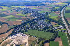 Ortsansicht südlich der A61 aus Osten im Ortsteil Ringen in Grafschaft im Bundesland Rheinland-Pfalz, Deutschland