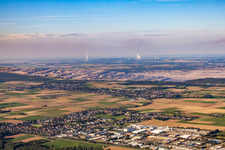 Hambacher Forst, Blick auf Tagebau Hambach Etzweiler im Ortsteil Oberzier in Niederzier im Bundesland Nordrhein-Westfalen, Deutschland