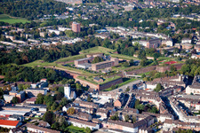 Luftaufnahme von Altstadtbereich und Innenstadtzentrum mit Museum Zitadelle in Jülich im Bundesland Nordrhein-Westfalen, Deutschland