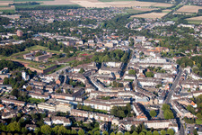 Schrägluftbild von Altstadtbereich und Innenstadtzentrum mit Museum Zitadelle in Jülich im Bundesland Nordrhein-Westfalen, Deutschland