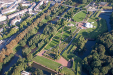 Schrägluftbild von Parkanlage Pulvermagazin Jülich / Brückenkopfpark in Jülich im Bundesland Nordrhein-Westfalen, Deutschland