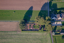 Friedhof im Ortsteil Kuckum in Erkelenz im Bundesland Nordrhein-Westfalen, Deutschland