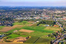 Ortsteilansicht von Westen im Ortsteil Waldhausen in Mönchengladbach im Bundesland Nordrhein-Westfalen, Deutschland