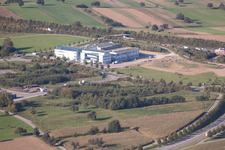 Luftaufnahme von PI Physik Instrumente GmbH im Ortsteil Stupferich in Karlsruhe im Bundesland Baden-Württemberg, Deutschland
