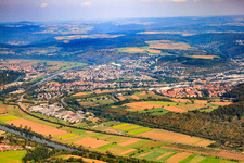Stadtansicht am Neckar aus Süden im Ortsteil Neckarelz in Mosbach im Bundesland Baden-Württemberg, Deutschland