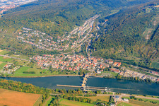 Luftbild von Neckar-Staustufe und Schleuse Neckarzimmern vor dem Ort am Neckarufer im Bundesland Baden-Württemberg, Deutschland