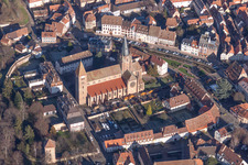 Kirchengebäude der Kathedrale Saints-Pierre et Paul in Wissembourg in Alsace-Champagne-Ardenne-Lorraine im Bundesland Bas-Rhin, Frankreich