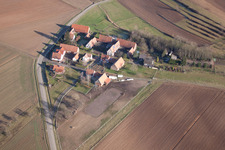 Seebach im Bundesland Bas-Rhin, Frankreich von einer Drohne aus