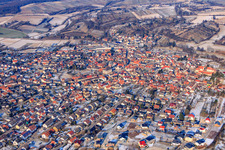 Luftbild von Im Winter im Ortsteil Unteröwisheim in Kraichtal im Bundesland Baden-Württemberg, Deutschland