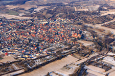 Luftaufnahme von Im Winter im Ortsteil Unteröwisheim in Kraichtal im Bundesland Baden-Württemberg, Deutschland