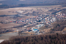 Luftaufnahme von Neuenbürg von Süden in Kraichtal im Bundesland Baden-Württemberg, Deutschland