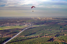 Stadt von Süden in Ketsch im Bundesland Baden-Württemberg, Deutschland