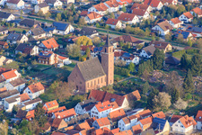 Kirche am Friedhof in der Spanierstraße in Essingen im Bundesland Rheinland-Pfalz, Deutschland
