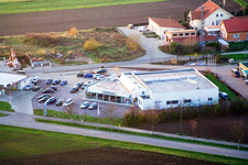 Autohaus Memmer im Karlshöhlchen in Freckenfeld im Bundesland Rheinland-Pfalz, Deutschland