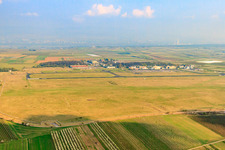 Flugplatz Mainz-Finten (EDFZ) Landebahnen im Ortsteil Finthen im Bundesland Rheinland-Pfalz, Deutschland