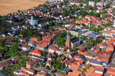 Landauer Straße und Marktplatz in Kandel im Bundesland Rheinland-Pfalz, Deutschland