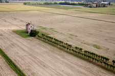 Kirchengebäude der Kapelle Kapelle bei Cesarolo in Cesarolo in Veneto in San Michele al Tagliamento im Bundesland Metropolitanstadt Venedig, Italien