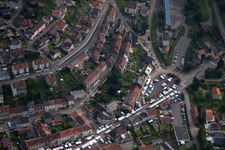 Luftbild von Ortsansicht der Straßen und Häuser der Wohngebiete in Ottange in Grand Est im Bundesland Moselle, Frankreich