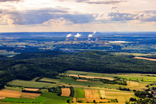 Blick zum KKW Cattenom nach NW in Kœnigsmacker im Bundesland Moselle, Frankreich