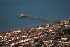 Sand und Strand- Landschaft an der Seebrücke des Kanal in Deal in England, Vereinigtes Königreich