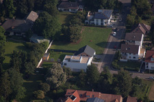 Luxus- Villa im Wohngebiet einer Einfamilienhaus- Siedlung in der Eichendorffstraße in Kandel im Bundesland Rheinland-Pfalz, Deutschland