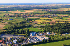 Industriestraße im Industriegebiet Horst im Ortsteil Minderslachen in Kandel im Bundesland Rheinland-Pfalz, Deutschland