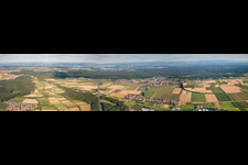 Panorama der Stadtansicht aus Norden in Kandel im Bundesland Rheinland-Pfalz, Deutschland