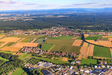 Dorfansicht von Norden im Ortsteil Minderslachen in Kandel im Bundesland Rheinland-Pfalz, Deutschland aus der Luft