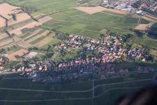 Ortsteil Pleisweiler in Pleisweiler-Oberhofen im Bundesland Rheinland-Pfalz, Deutschland aus der Drohnenperspektive