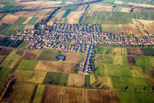 Dorfansicht von Süden in Freckenfeld im Bundesland Rheinland-Pfalz, Deutschland