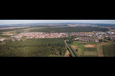 Panorama - Perspektive Ortsansicht der Straßen und Häuser der Wohngebiete im Ortsteil Neudorf in Graben-Neudorf im Bundesland Baden-Württemberg, Deutschland