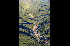 Kanzelbachtal von Westen mit Heinrich Kling Mälzerei GmbH & Co. KG in Schriesheim im Bundesland Baden-Württemberg, Deutschland
